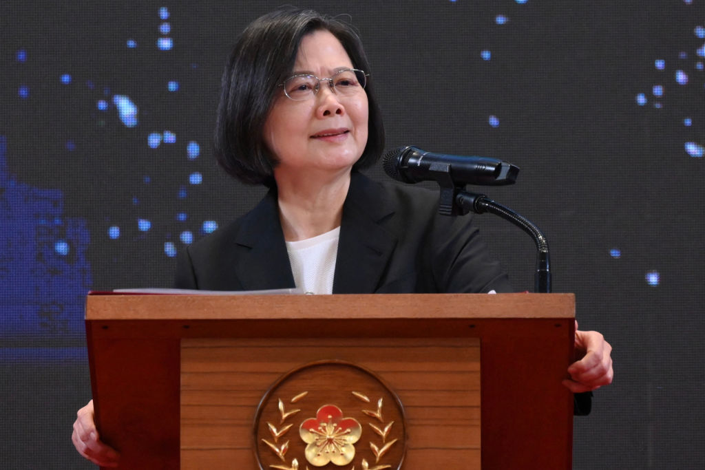 NextImg:Delegation of Canadian MPs Meets Taiwan's President Tsai for Trade and Security Talks