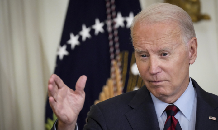 Americans Not Sold on ‘Bidenomics’: Poll