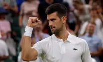 Djokovic Beats Wawrinka Just Before Closing Time