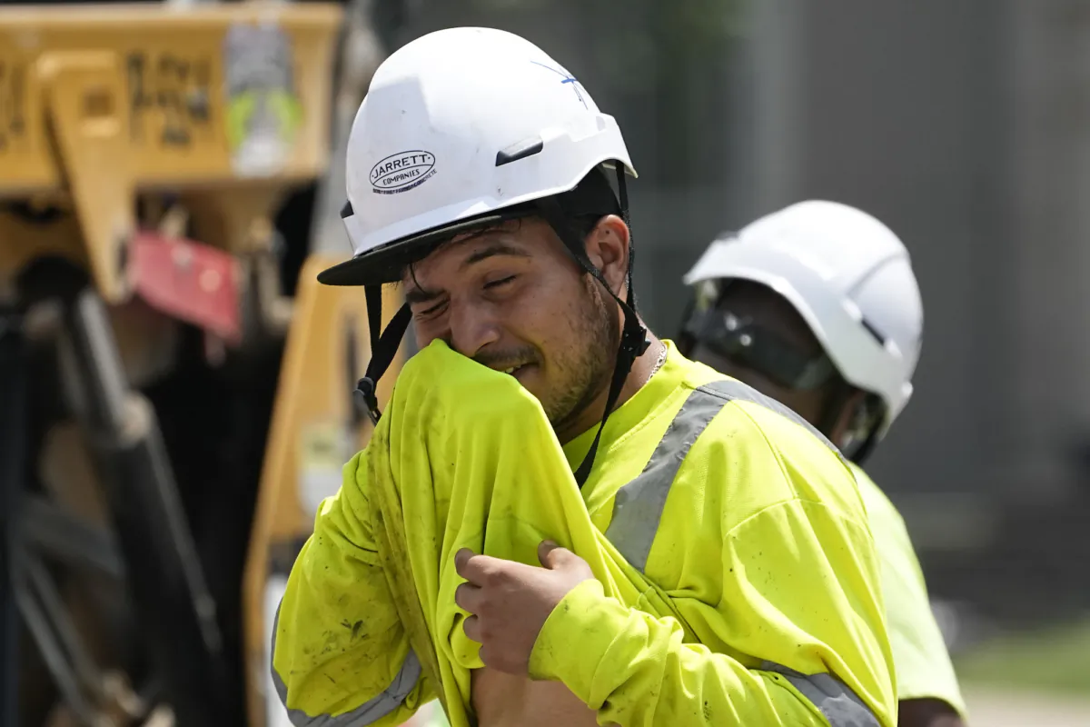 Construction worker Fernando Padilla wipes his face as he works in the heat, in Nashville, Tenn., on June 30, 2023. (George Walker IV/AP Photo)