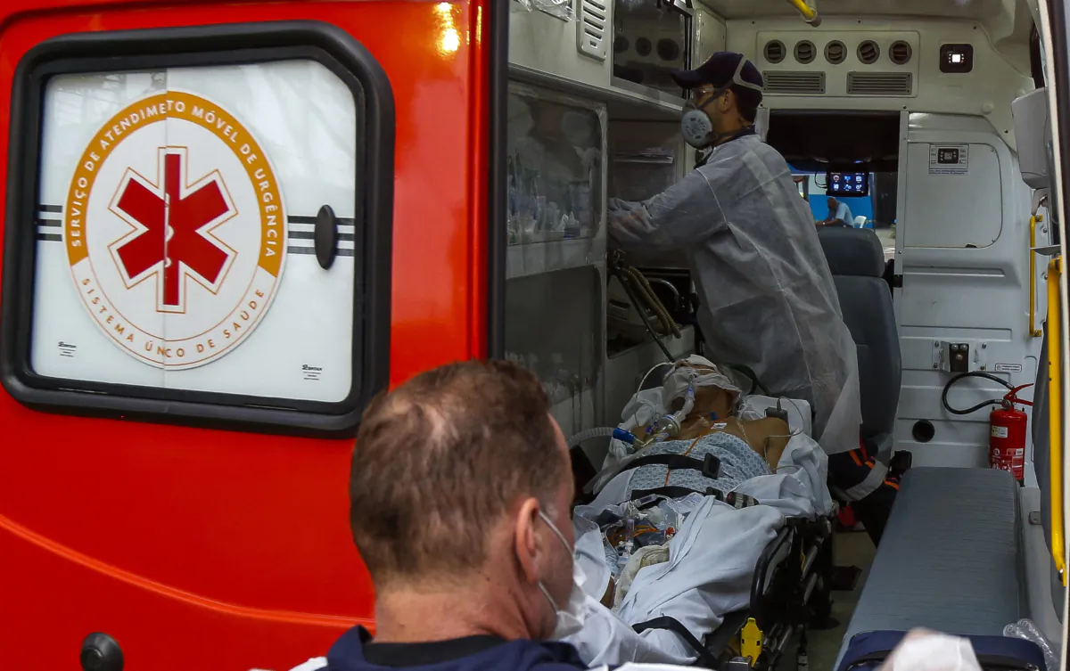 A COVID-19 patient arrives by ambulance to a hospital set up in a sports gym in Santo Andre, Sao Paulo state, on March 26, 2021. (Miguel Schincariol/AFP via Getty Images)