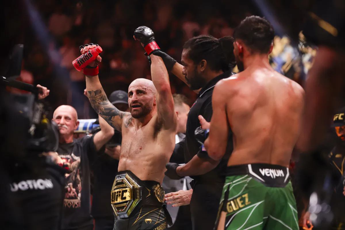 Alexander Volkanovski reacts after defeating Yair Rodríguez during a featherweight mixed martial arts bout during UFC 290 in Las Vegas on July 8, 2023. (Wade Vandervort/Las Vegas Sun via AP)