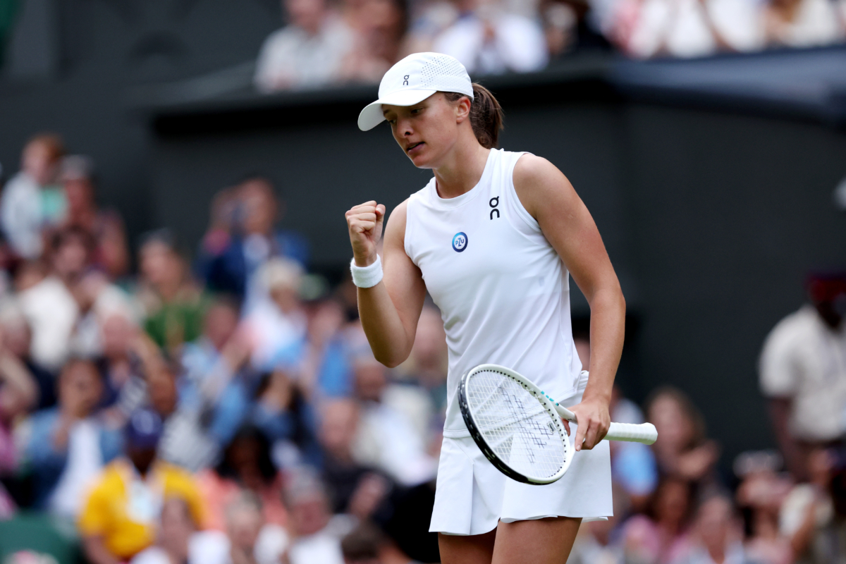 NextImg:Swiatek Finally Reaches Wimbledon Quarterfinals; Djokovic's Match Suspended