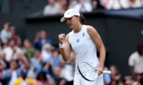 Swiatek Finally Reaches Wimbledon Quarterfinals; Djokovic’s Match Suspended