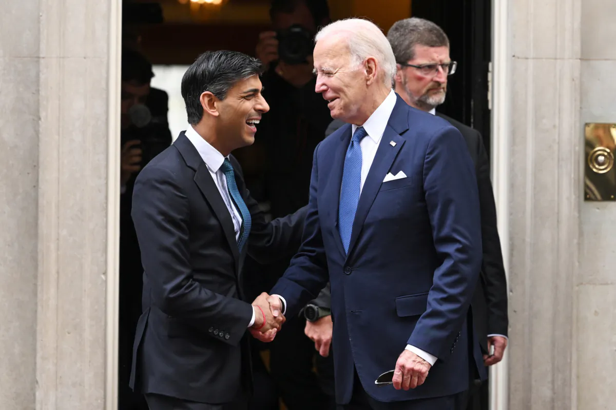 British Prime Minister Rishi Sunak (L) says goodbye to U.S. President Joe Biden after their meeting at 10 Downing Street in London on July 10, 2023. (Leon Neal/Getty Images)