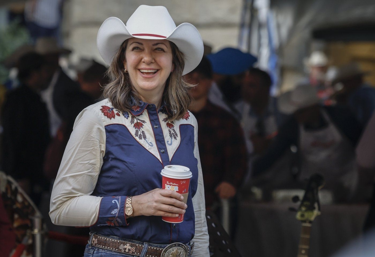 NextImg:Alberta's Smith Decries 'Federal Interference' Ahead of Premiers' Meeting