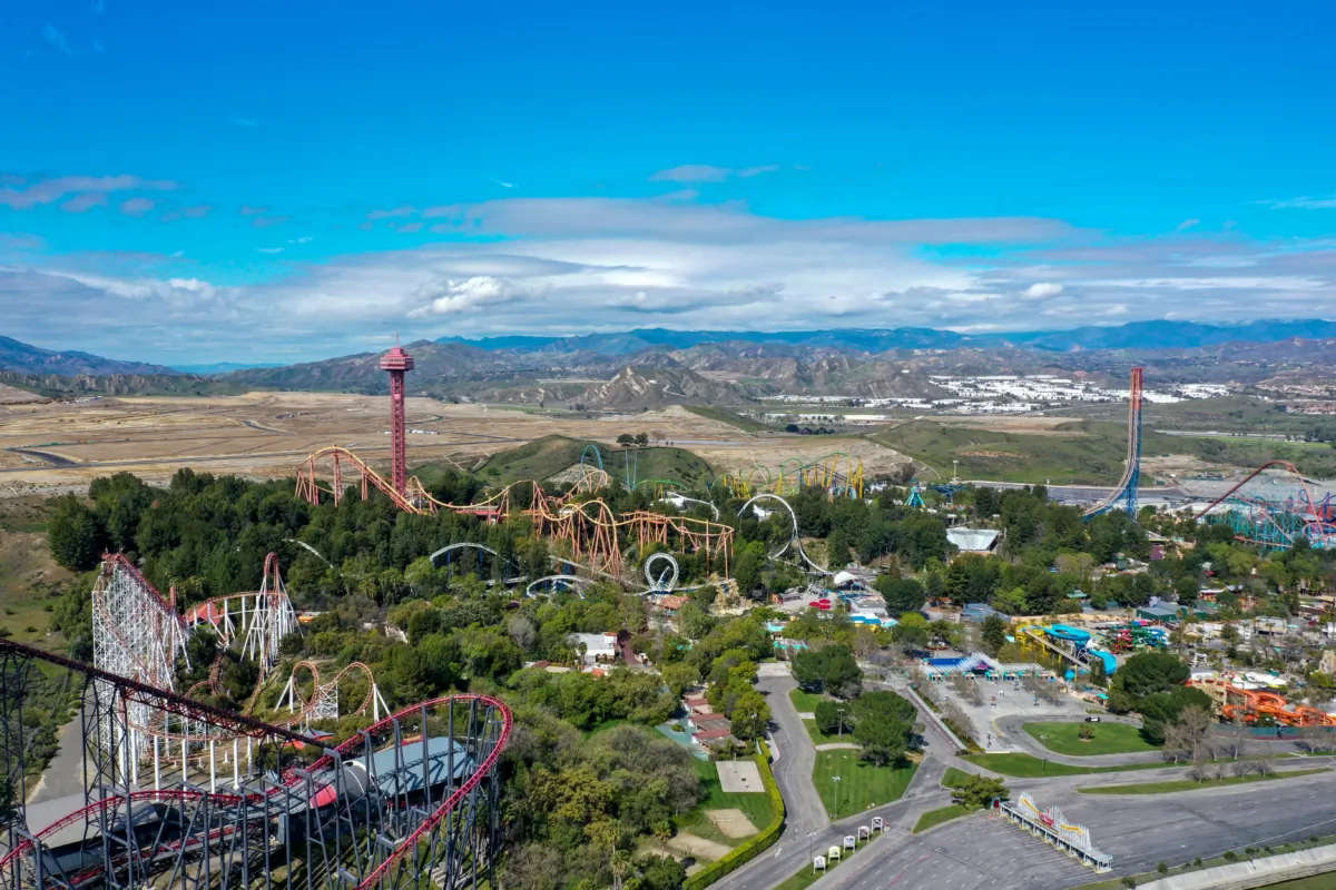 Six Flags Magic Mountain in Valencia, California. (Robert V Schwemmer/Shutterstock)