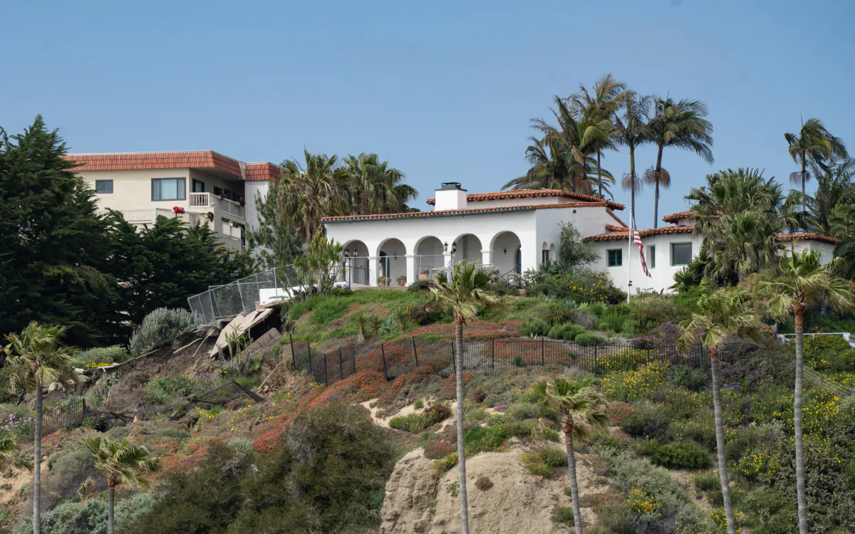 Beach trail closures came after landsides happening under the cliff-side property of the Casa Romanantica in San Clemente, Calif., on April 28, 2023. (John Fredricks/The Epoch Times)