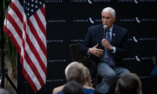 Tucker Carlson Questions Pence About Jan. 6 Capitol Breach