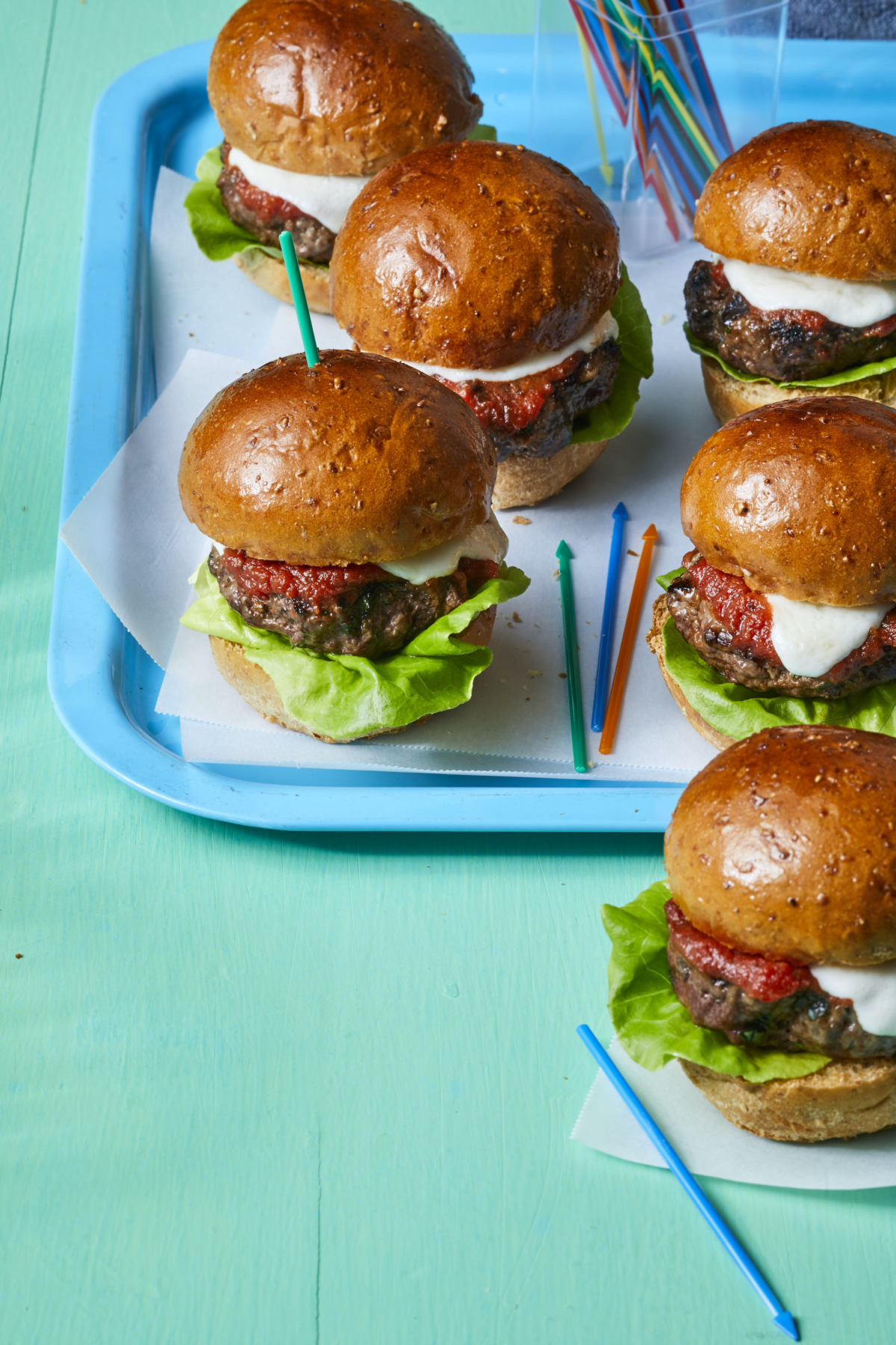NextImg:Kids Say They’re Bored? Make Yummy Pizza Sliders With Them for Dinner!