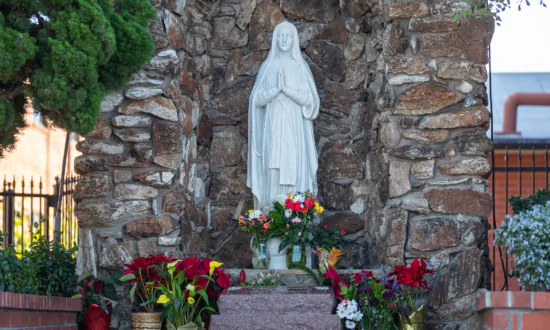 All-Women’s Catholic College to Admit Men Who Identify as Women
