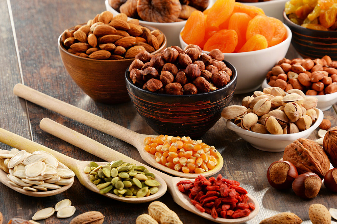 Nuts can effectively prevent cardiovascular diseases. Research has found that nuts can reduce the risk of cardiovascular diseases and death by 19 percent and 25 percent, respectively. It also lowers the risk of coronary heart disease and death by 24 percent and 27 percent, stroke-related death by 18%, atrial fibrillation by 15, and mortality risk by 19 percent. (monticello / shutterstock)