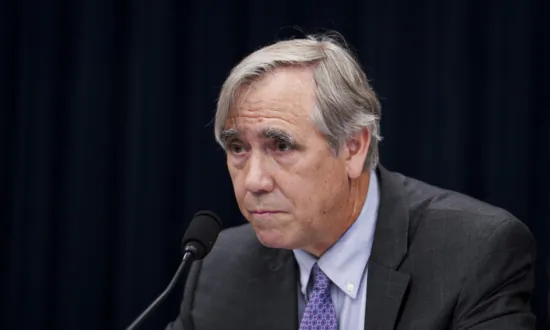 Lawmakers Aim to End Legacy Admissions, Tying Issue to Race