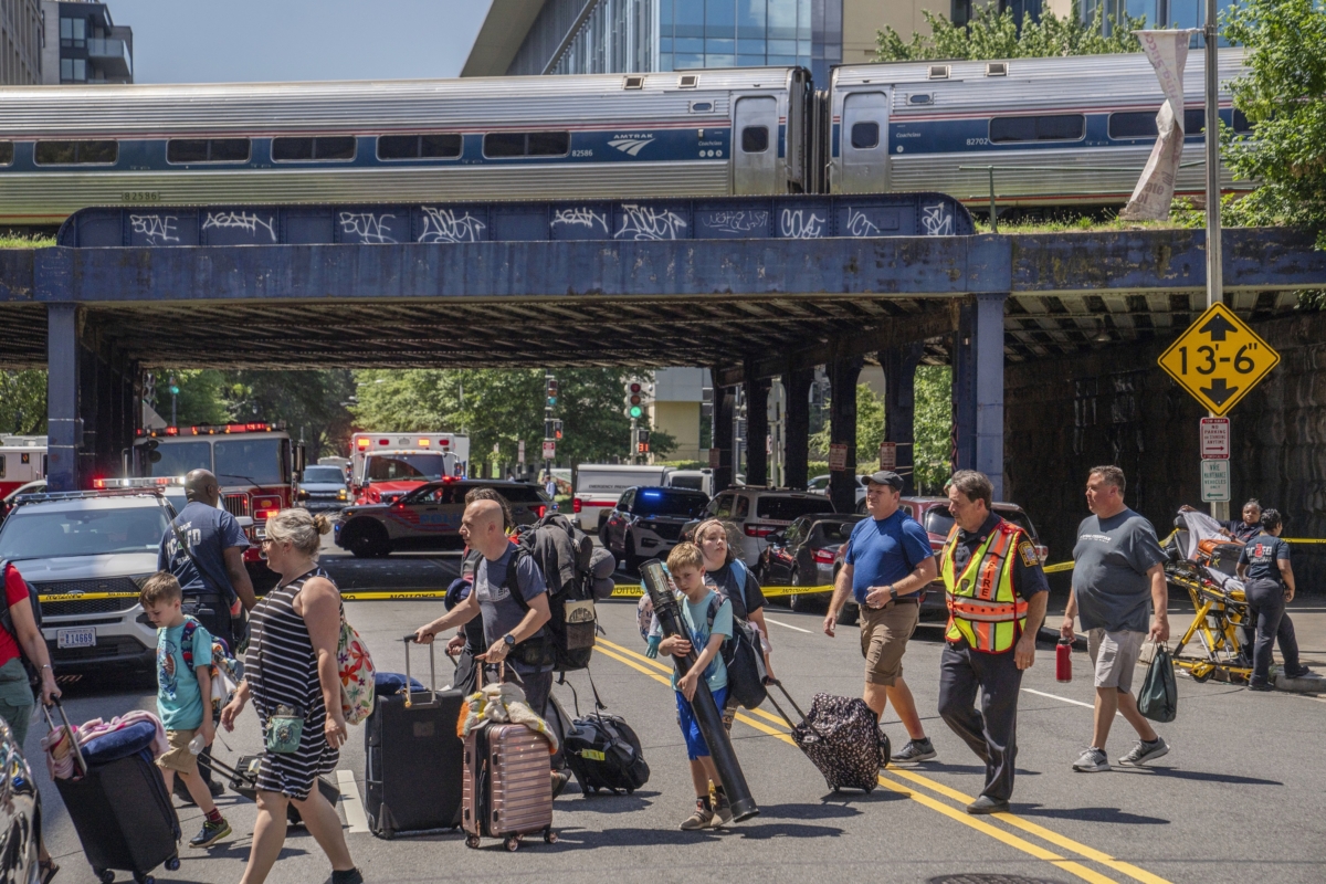 NextImg:Train Derails at Union Station in Washington, Causing Delays but No Serious Injuries