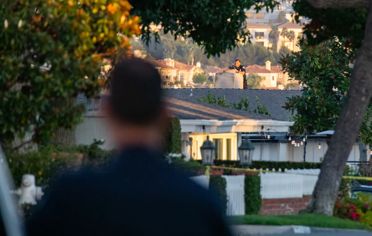 Orange County law enforcement agencies work together in arresting a suspect barricaded in a Newport Beach home on Oct. 4, 2022. (John Fredricks/The Epoch Times)