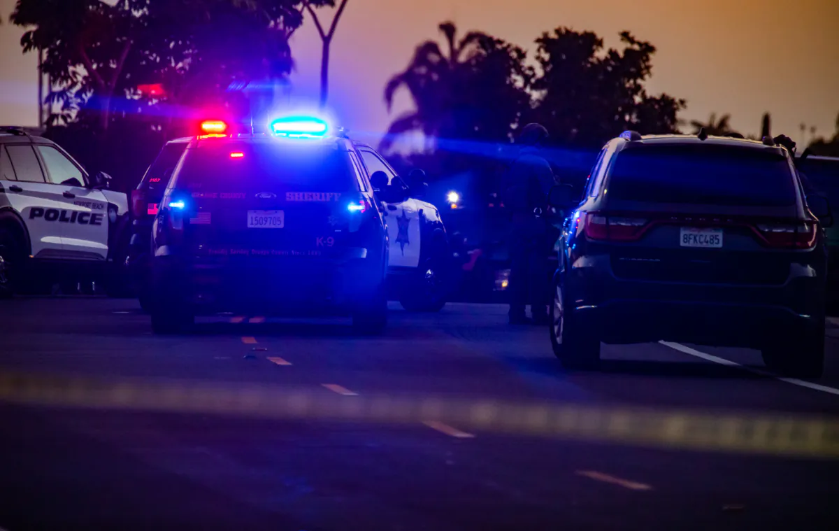Orange County law enforcement agencies work together in arresting a suspect barricaded in a Newport Beach home on Oct. 4, 2022. (John Fredricks/The Epoch Times)