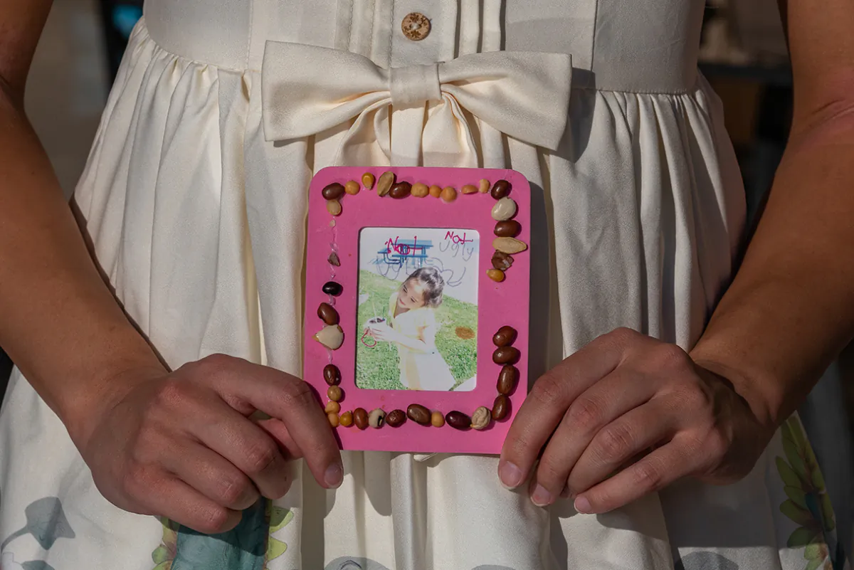 Chloe Cole holds a childhood photo in Northern California on Aug. 26, 2022.
(John Fredricks/The Epoch Times)