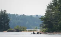 Military Prepares to Pull Crashed Chinook Helicopter From Ottawa River