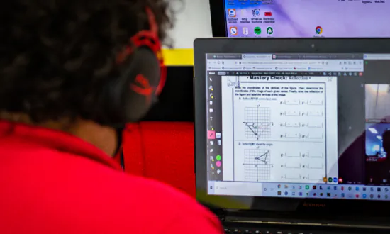 Schools Should Consider Laptop Limitations, Policy Experts Say