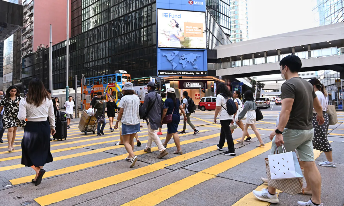 Results from 2022 Hong Kong Mental Health Index Survey conducted by the Equal Opportunities Commission showed below satisfactory average score for Hong Kong citizens for the fifth consecutive year, and the overall mental health situation is deteriorating. (Sung Pi-Lung/Epochtimes)