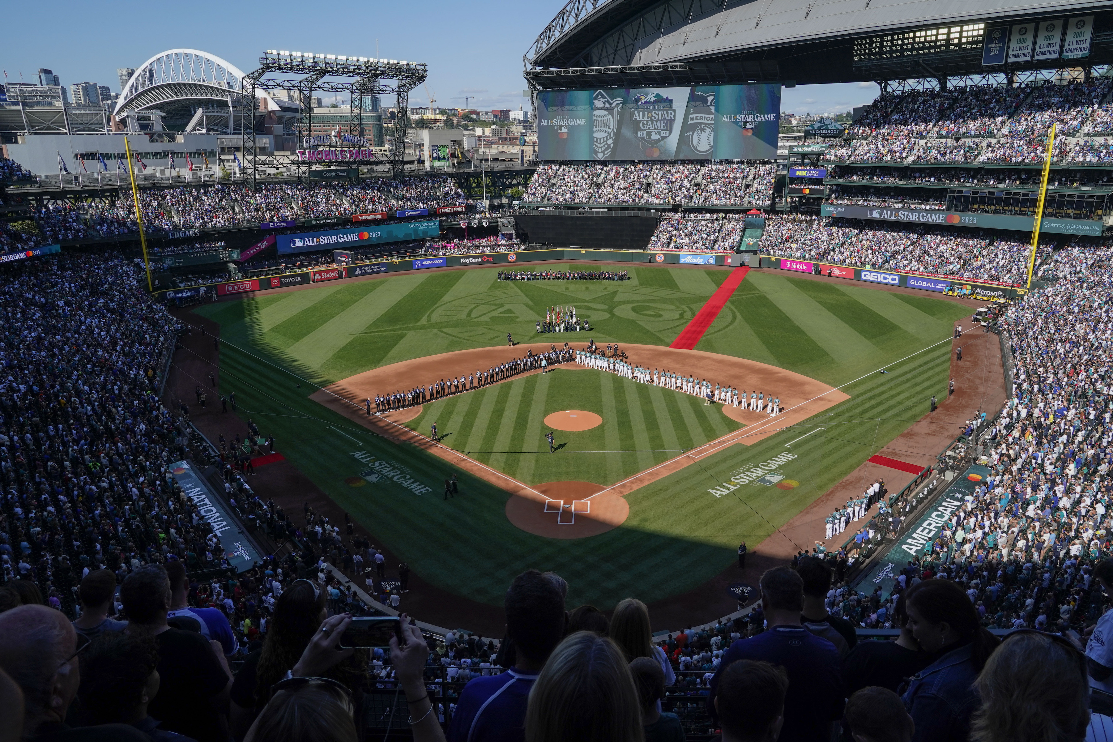 Julio Rodríguez scores the game-winning run after being walked as Mariners  beat Angels 3-2 - The San Diego Union-Tribune