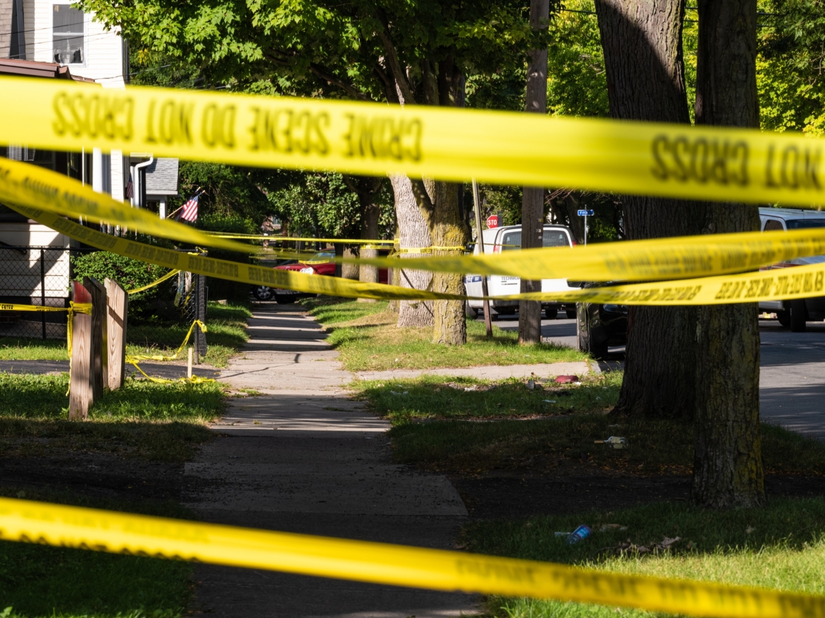 NextImg:Scooter-Riding Gunman Sought for Attack That Hurt 4 People, Including 2 Children, at New York Park