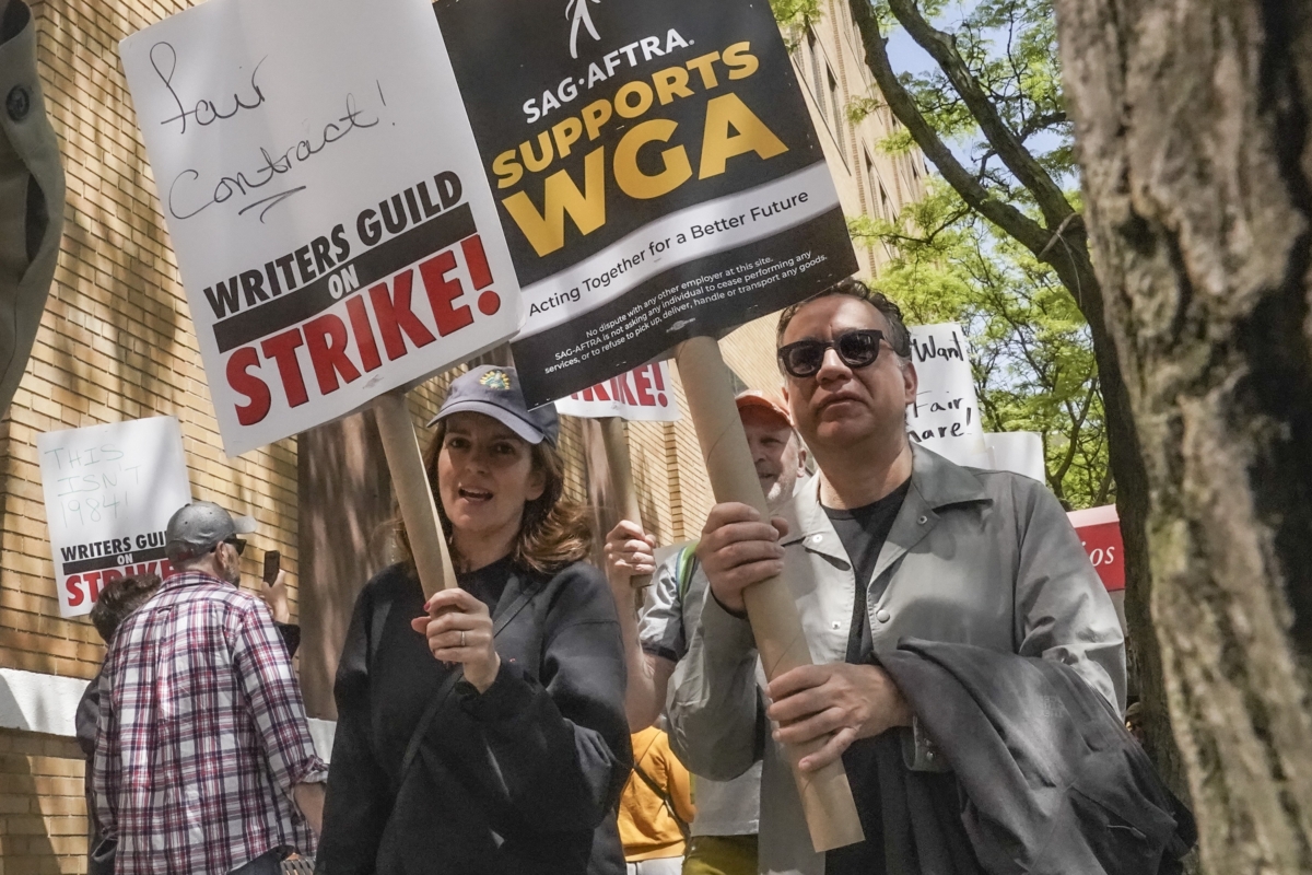 NextImg:Hollywood Actors Agree to Mediation, but Strike May Be Unavoidable