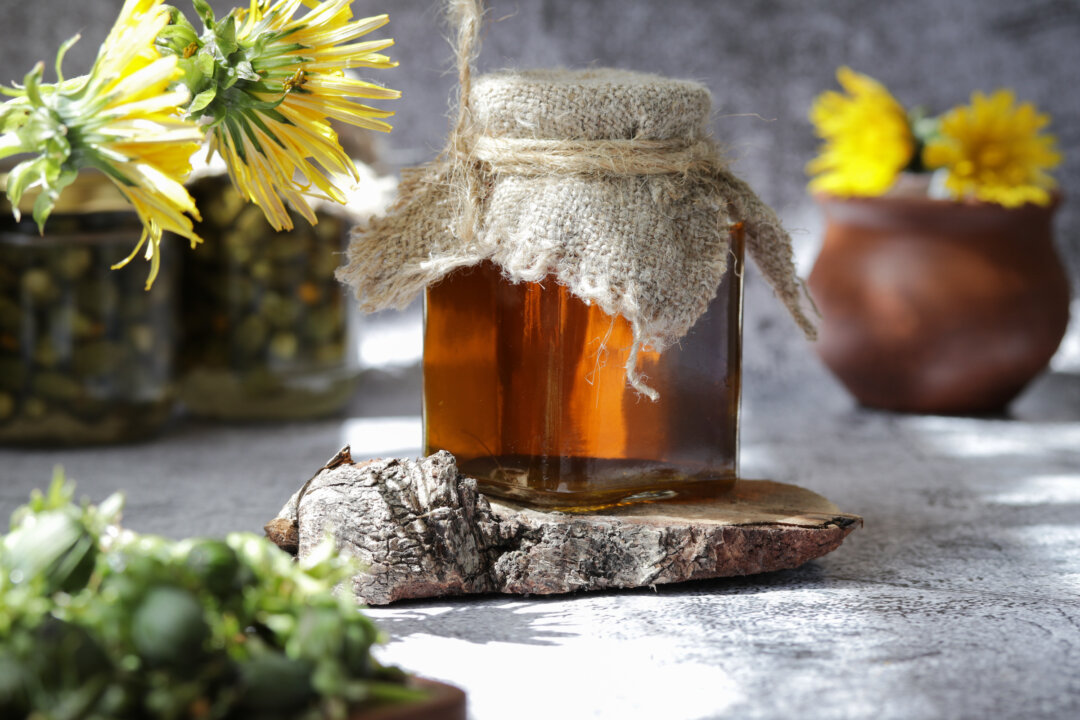 Homemade dandelion tincture. (marinya/Shutterstock)
