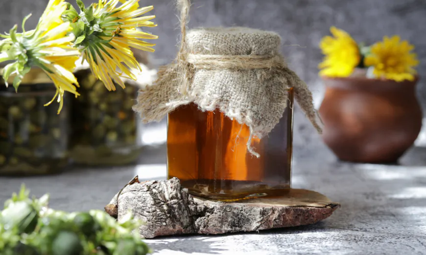 Homemade dandelion tincture. (marinya/Shutterstock)
