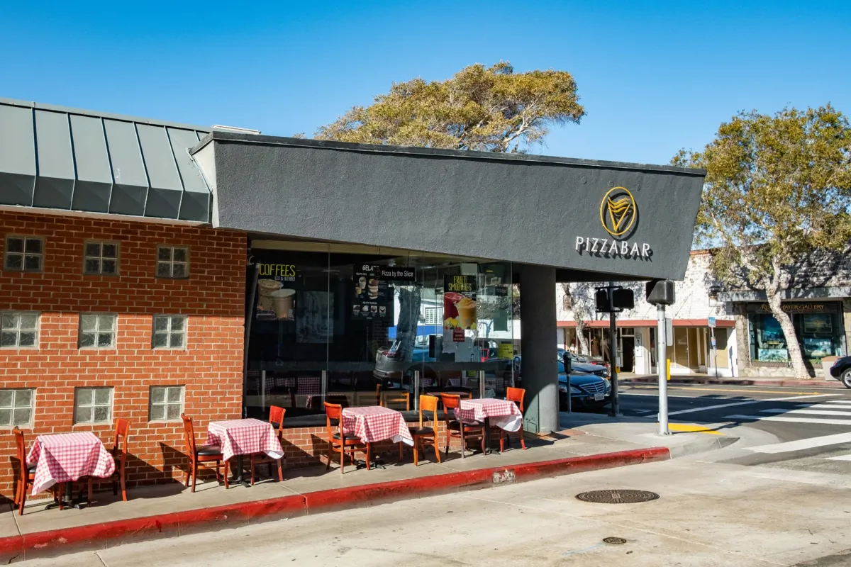 The Pizzabar restaurant in Laguna Beach, Calif., on Nov. 18, 2020. (John Fredricks/The Epoch Times)