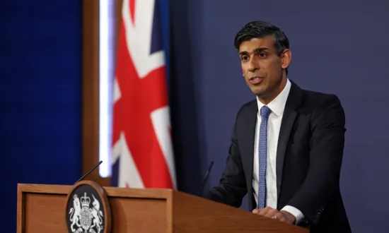 Sunak Vows to Stop Hotels For Asylum Seekers After Barge Move Delayed