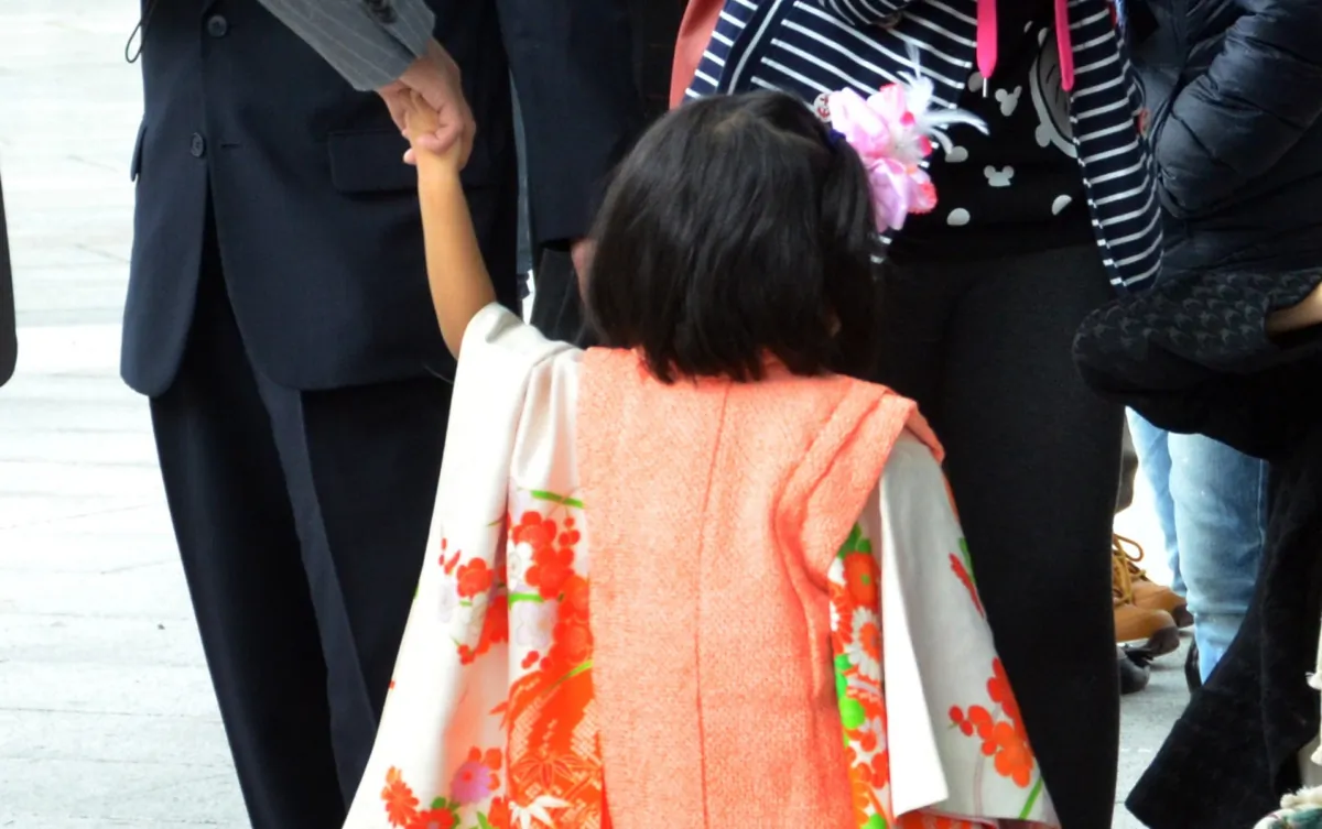 A child in traditional Japanese dress in a file photo. (Yoshikazu Tsuno/AFP via Getty Images)