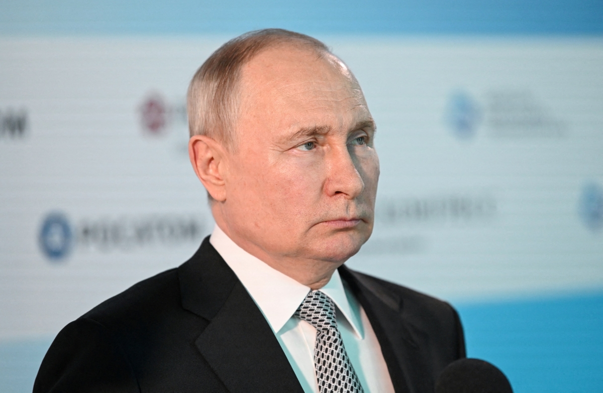 NextImg:Putin: Foreign-Made Tanks Are 'Priority Target' for Russian Forces in Ukraine