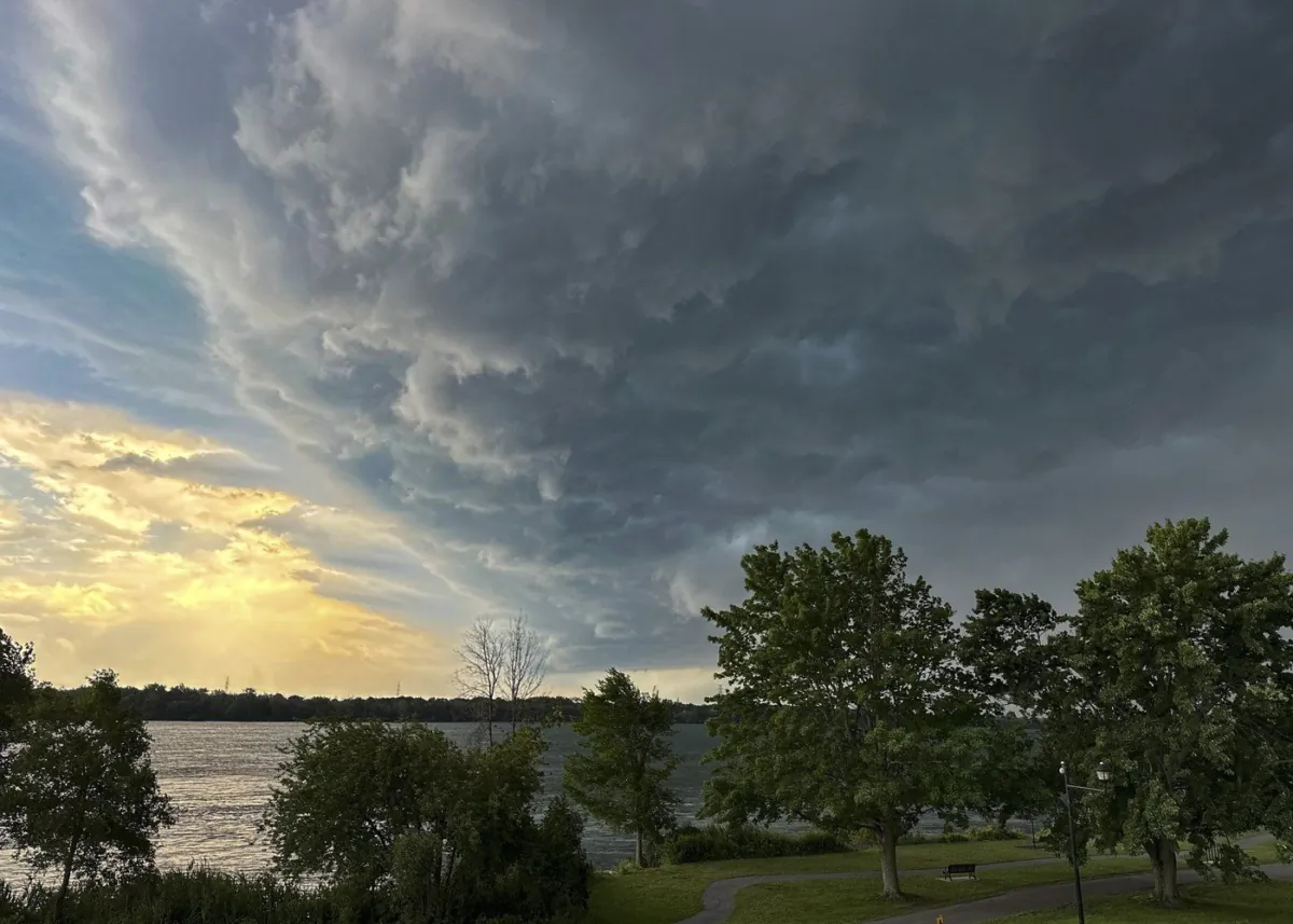 Storm clouds move across the sky as Environment Canada issued tornado warnings July 13, 2023 in Montreal. (The Canadian Press/Christinne Muschi)

