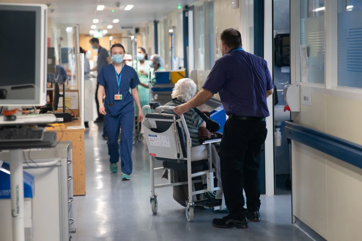 A general view of staff on a NHS hospital ward at Ealing Hospital in London on Jan. 18, 2023. (Jeff Moore/PA Media)