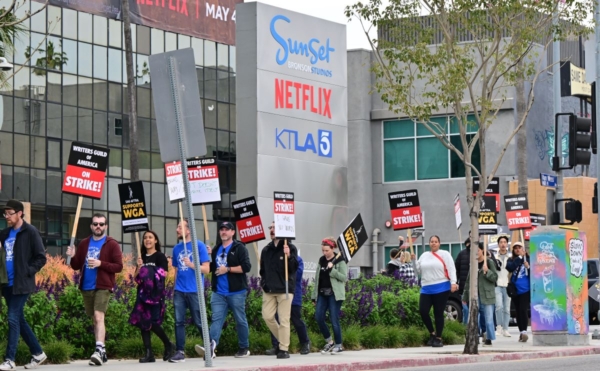 id5400836-hollywood-strikes-2