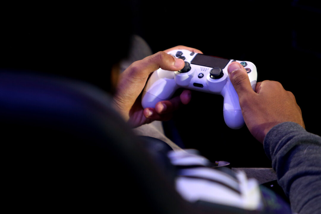  A gamer holding a PS4 controller in London on March 28, 2019. (Alex Pantling/Getty Images)
