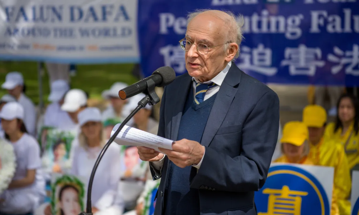 Human rights lawyer David Matas speaks at an event marking the 24th anniversary of the Chinese regime's ongoing persecution of Falun Gong, in London on July 15, 2023. (Yanning Qi/The Epoch Times)