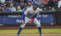 Betts’ Big Night Leads the Dodgers to a 5–1 Victory Over the Sloppy Mets