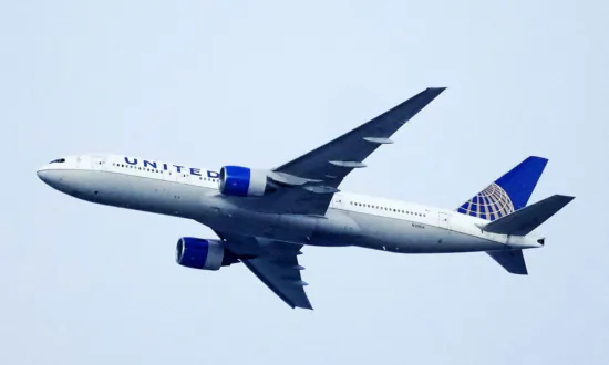 United Airlines Agrees to Give Union Pilots Big Pay Raises