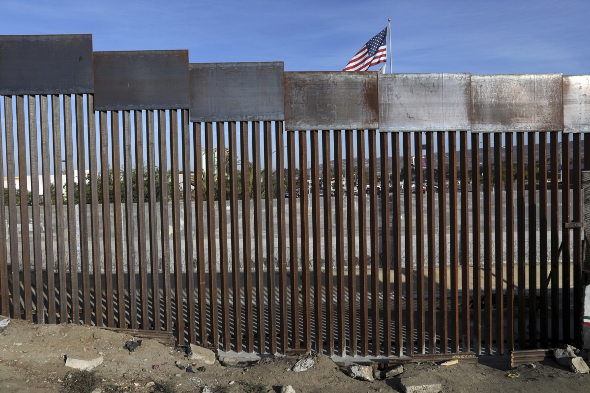 Hundreds of Migrants in Southern Mexico Form Group to Head Toward US
