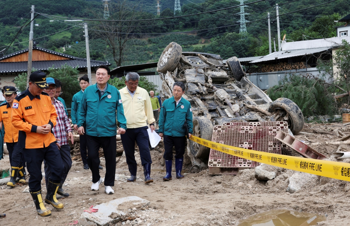 South Korea's Death Toll From Destructive Rainstorm Grows to 40 as Workers Search for Survivors