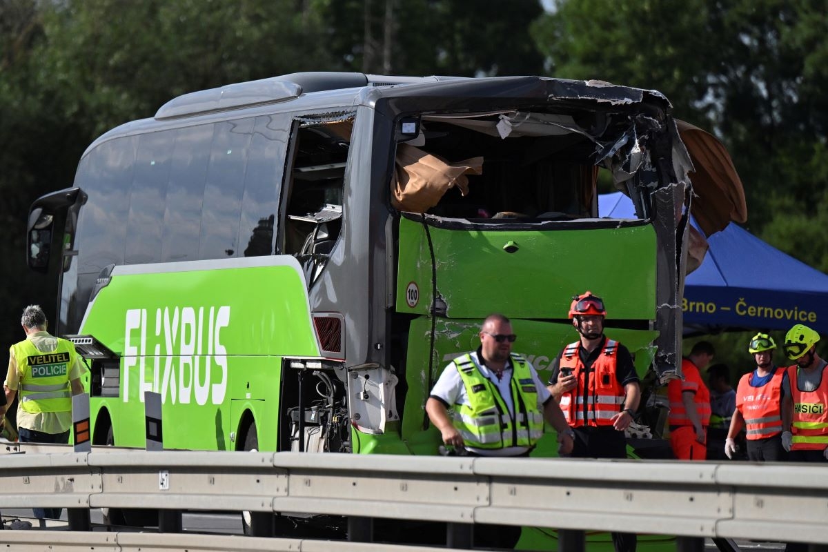 NextImg:1 Dead and 76 Injured in a Bus Crash on a Major Highway in Southeastern Czech Republic