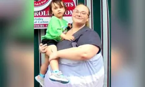 Obese Mom Decides to Get Healthy for Her Daughter, Looks Unrecognizable After Shedding 175lb
