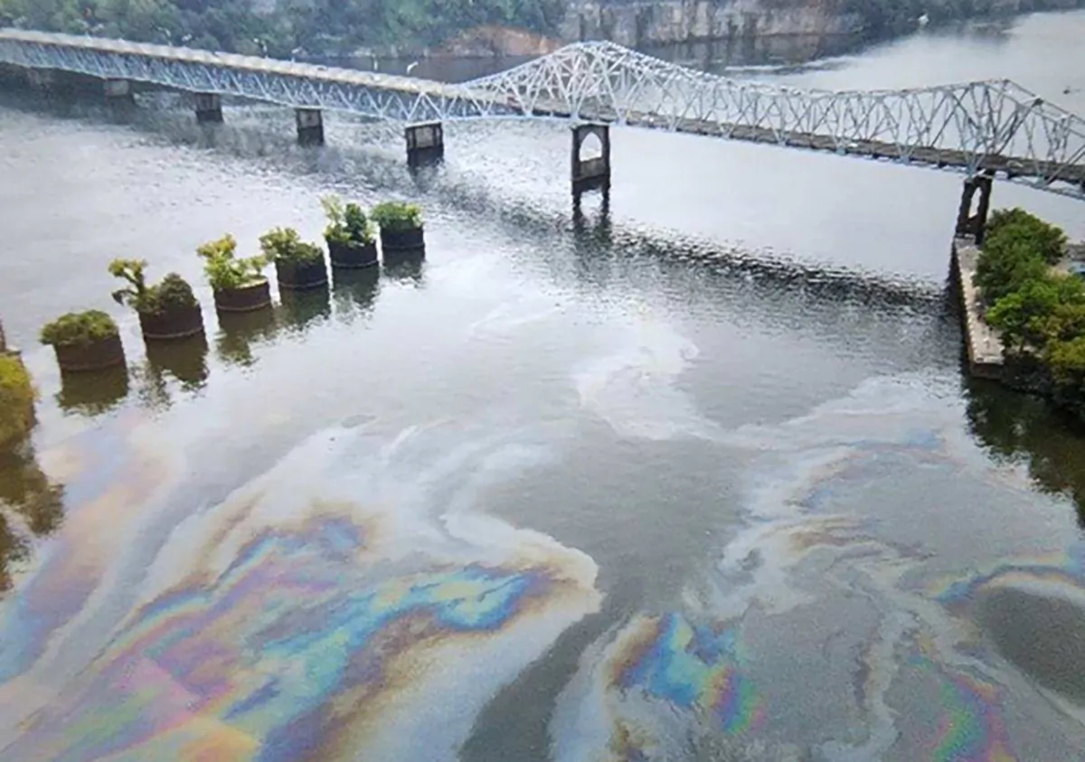Thousands of gallons of diesel were released into the water after a tugboat sank in the Tennessee River. (Courtesy of Florence Police Department)