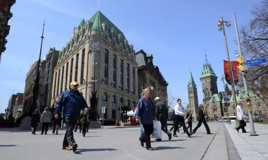 Ottawa Needs ‘Strategies’ for Restoring Trust in Institutions: Government Memo