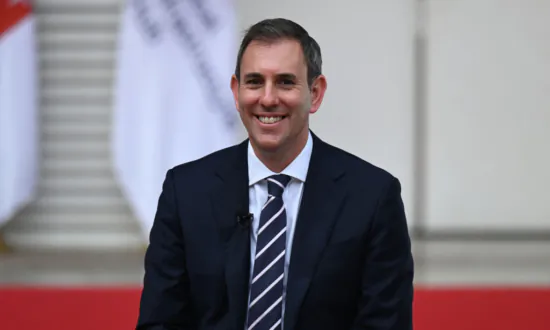 Australian Treasurer Meets Chinese Finance Minister Over Trade Disputes at G20 Summit