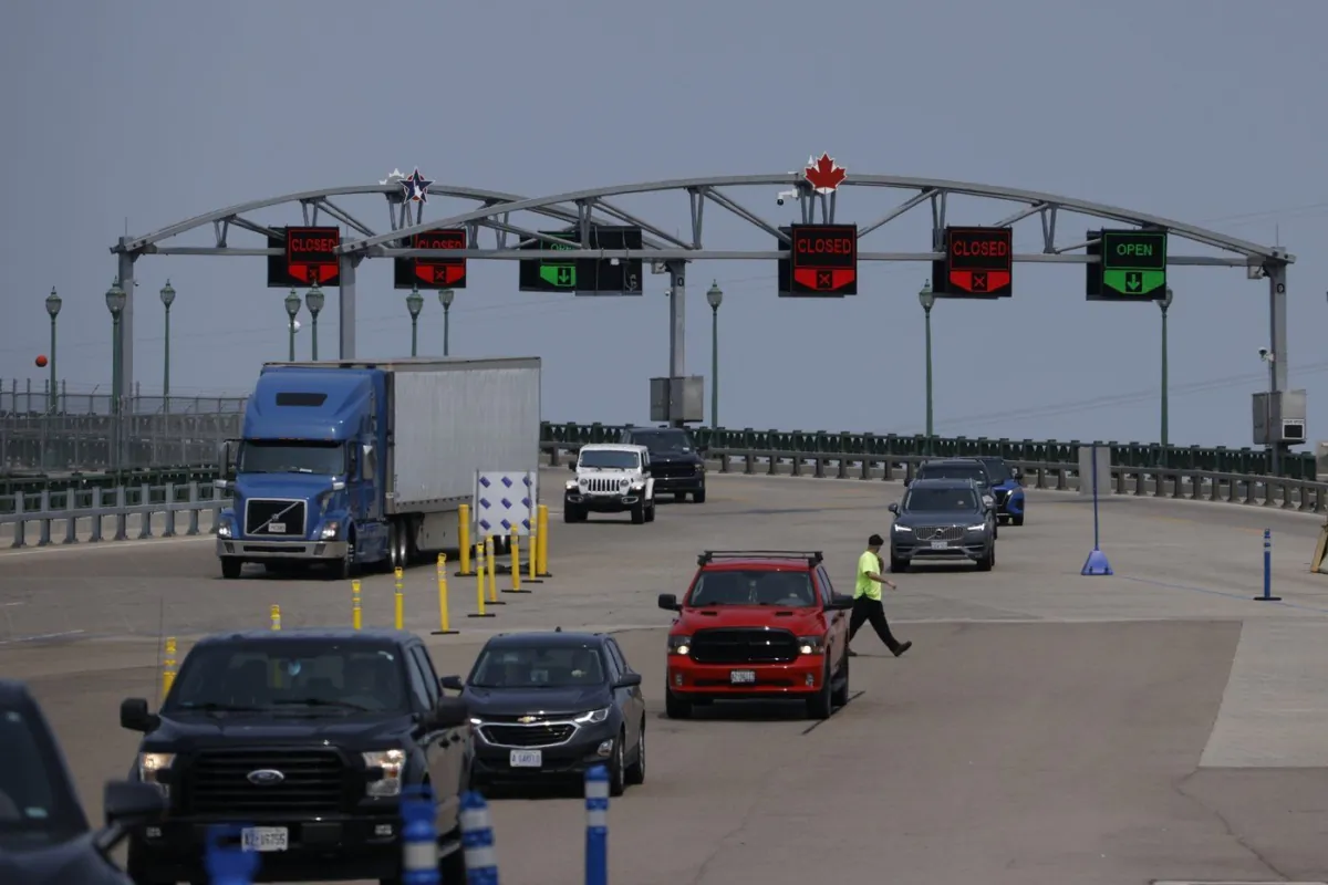 Motorists pass through the Peace Bridge Port of Entry in Buffalo, N.Y. on May 23, 2023. (The Canadian Press/Cole Burston)
