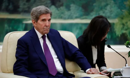 US Climate Envoy Kerry Holds Talks With Chinese Deputy Leader Amid Strained Relations