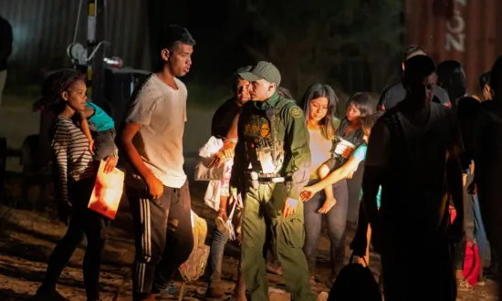 Democrat Lawmakers Demand Immediate Action on Illegal Immigrant Work Authorization Delays